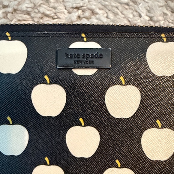 Kate Spade Black Wallet with Apple Print - Picture 2 of 11